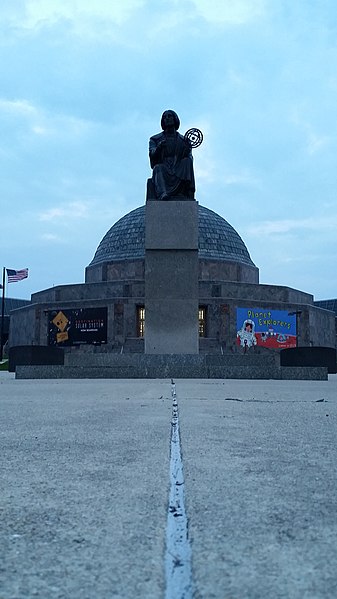 File:Adler Planetarium (14721529240).jpg