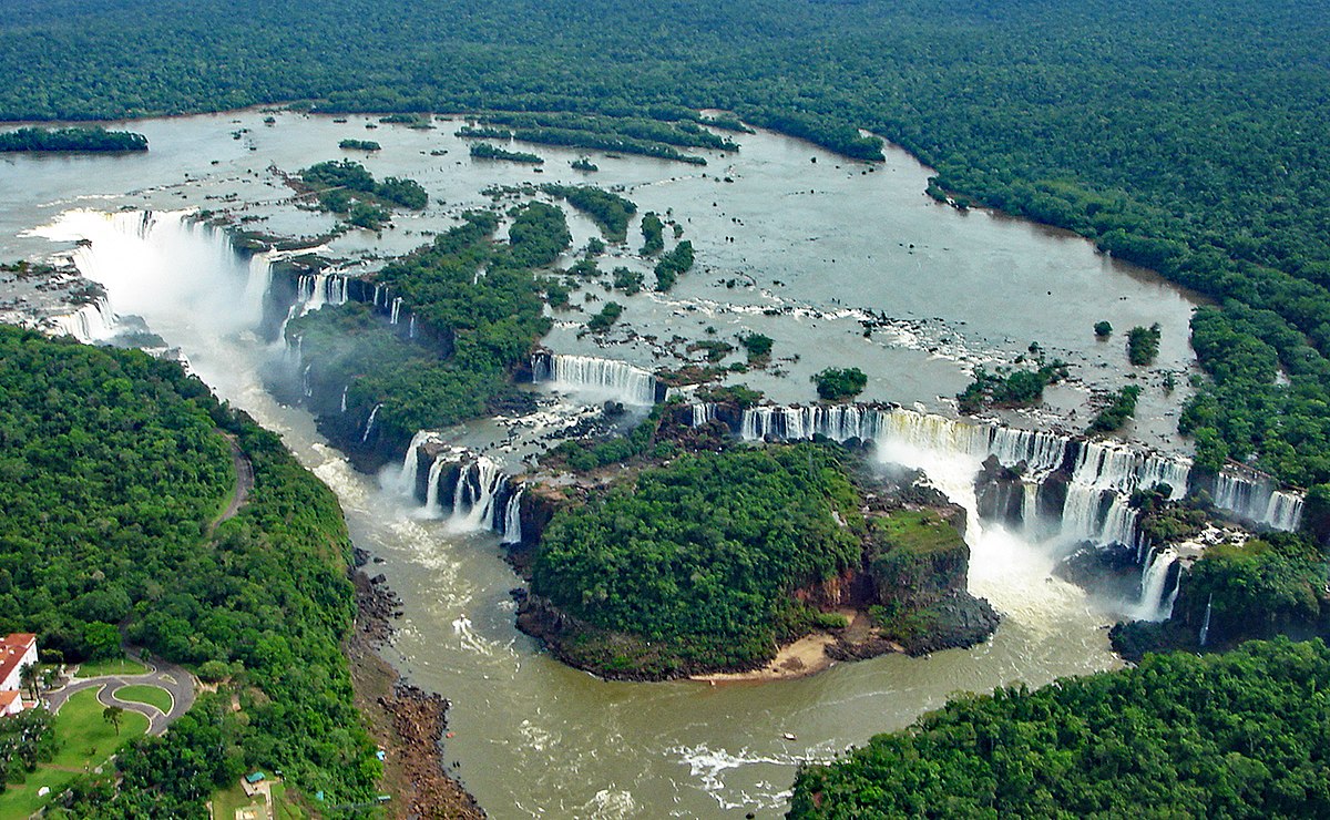 イグアスの滝 Wikipedia