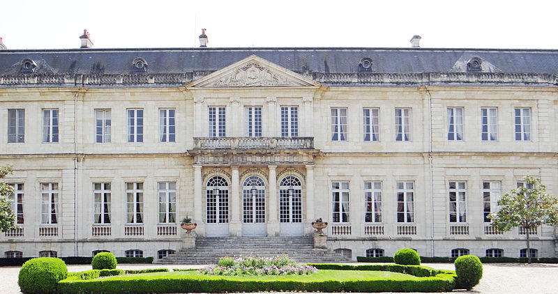 File:Agen - Préfecture, ancien palais épiscopal -2.JPG