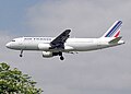 Airbus A320 fra Air France under landing i London Heathrow Airport