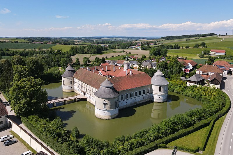 File:Aistersheim - Schloss.JPG