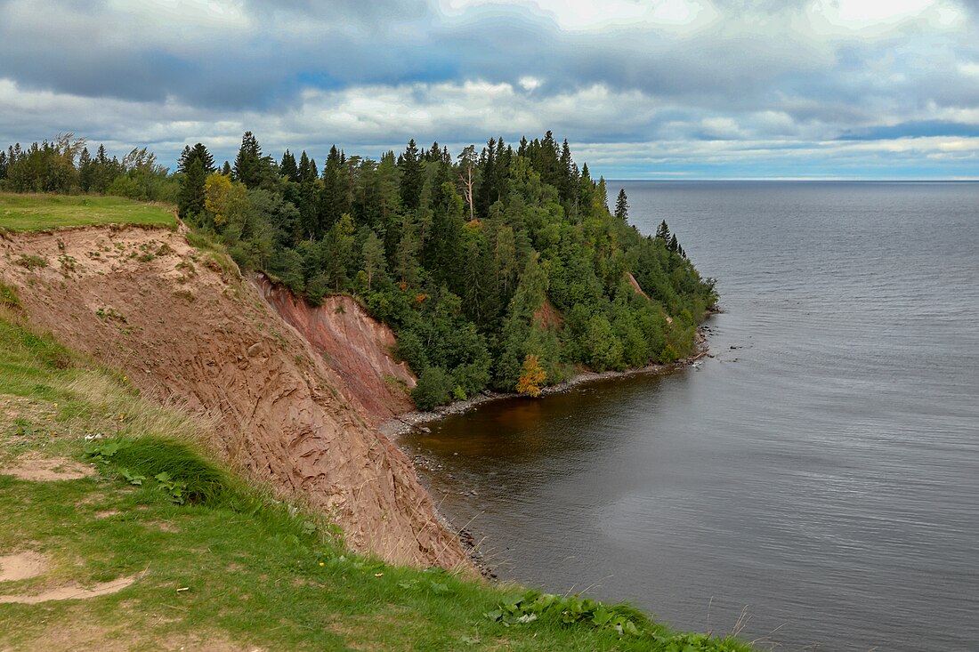 File:Andoma Mountains by the lake Onega in Vologda oblast 01.jpg