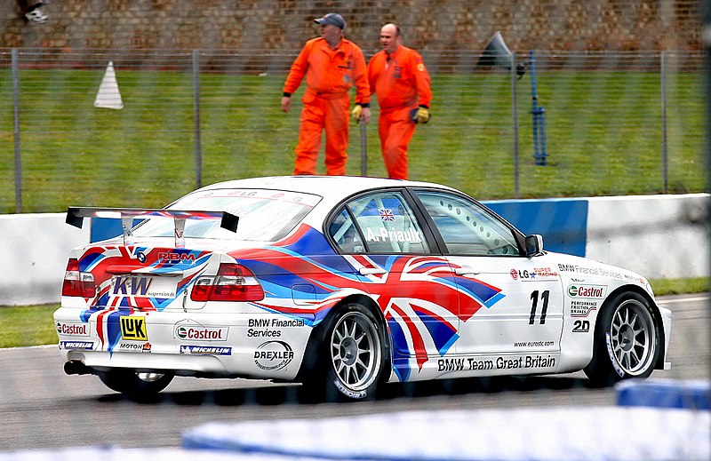 File:Andy Priaulx - BMW 320i at the 2004 ETCC rnds 11-12 at Donington (50898454217).jpg