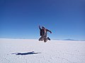 At Salar de Uyuni (Bolivia) (41481918905).jpg