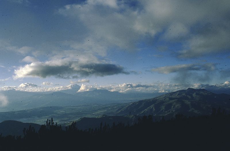 File:B2 Ecuador 034 Cotopaxi, seen at sunrise from Gagua Pichincha, February 1985.jpg