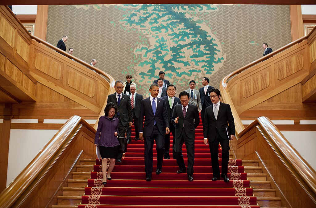 Barack Obama and Lee Myung-bak in Seoul 2012.jpg