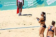 Deutsch: Beachvolleyball bei den Olympischen Jugendspielen 2018; Tag 9, 15. Oktober 2018; Mädchen, Viertelfinale: Italien-China 2–0 (21–16/21–9) English: Beach volleyball at the 2018 Summer Youth Olympics at 15 October 2018 – Girls Quarterfinals: Italy-China 2–0 (21–16/21–9)