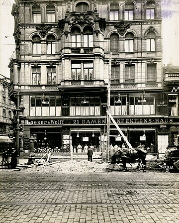 File:Berlin Chauseestraße 21 Fabisch Damenkonfektion 1913-07-10.jpg