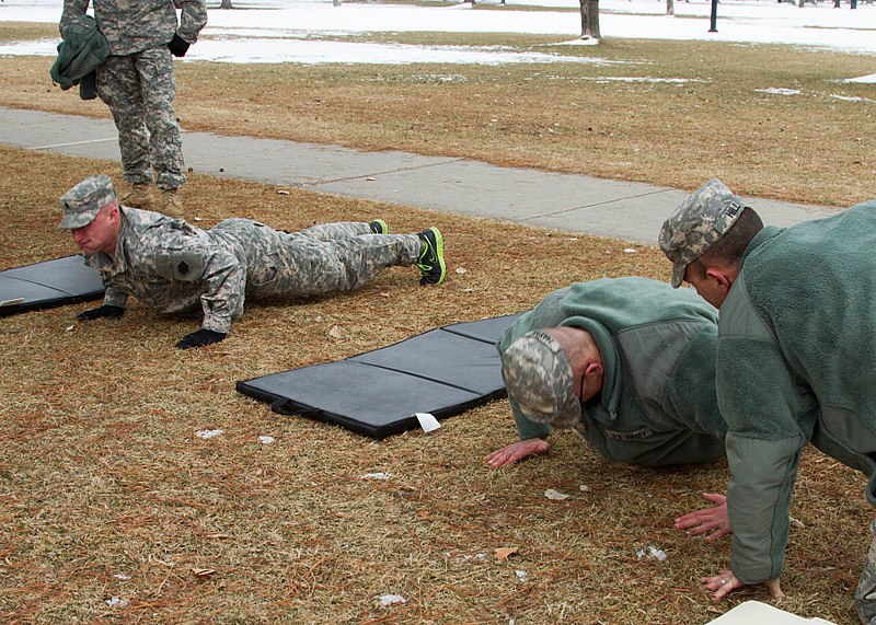 File:Best Warrior competitors pump out pushups 140216-A-WZ615-001.jpg