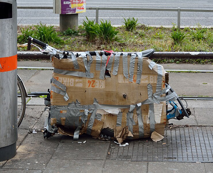 File:Bicycle for transport, Mariahilfer Straße, Vienna.jpg