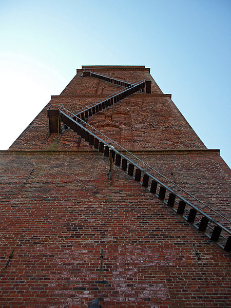 File:Borkum Leuchtturm Alter Turm.jpg