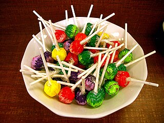 Een lolly is een soort snoepgoed dat bestaat uit harde suiker dat aan een stokje gesmolten is met glucose.