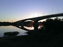 Bridge across Volkhov, Kirishi.jpg