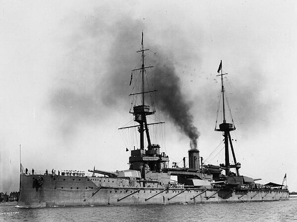 Neptune, 1911. The gunnery director is the round object halfway up the foremast. Torpedo nets and their supporting booms are visible on the side of th