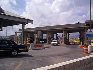 Brownsville Gateway Pemeriksaan Perbatasan. Lanes.jpg