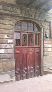 Building on Mirza Fatali Akhundov Street 45 (door).jpg