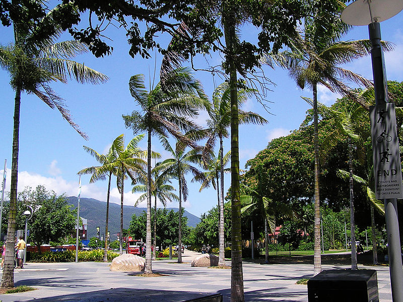 File:Cairns Esplanade - Nearby Lagoonl.jpg