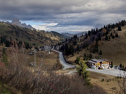 Come arrivare a Passo Campolongo con i mezzi pubblici - Informazioni sul luogo