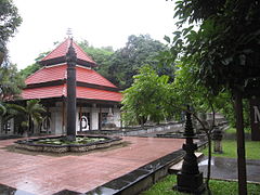 Wihara Mendut, biara Buddha dekat Candi Mendut, Magelang.