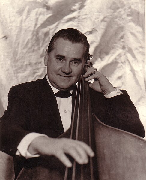 File:Carl Frederick Tandberg (1910-1988) circa 1940-1950 with his bass guitar.jpg