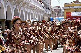 Oruro Karnavalı'nda Caporales (Bolivya)