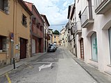 Carrer Ganganell, sortint del nucli medieval de Besalú.