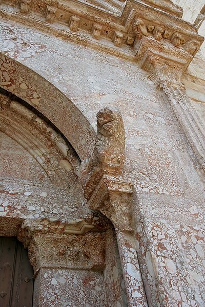 File:Castel del Monte entrance detail.jpg