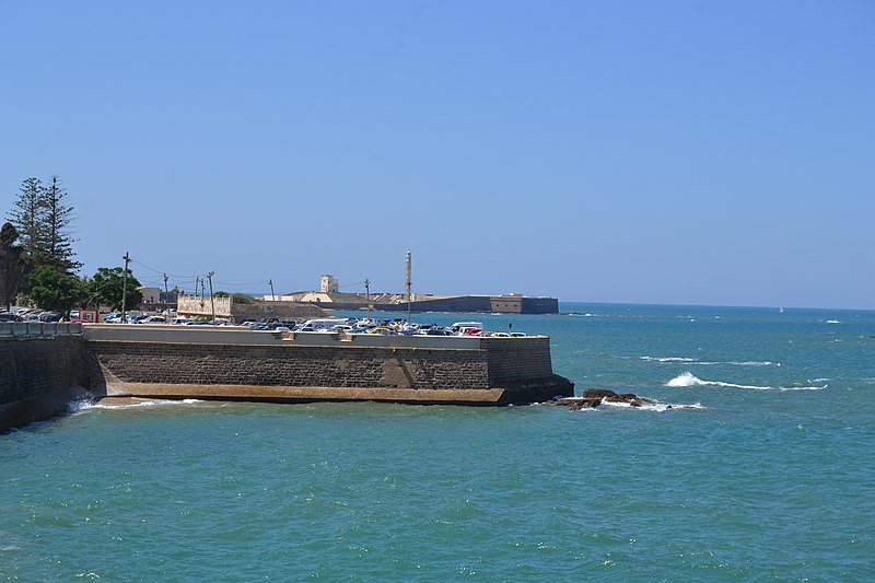 File:Castillo de San Sebastián (29007596231).jpg