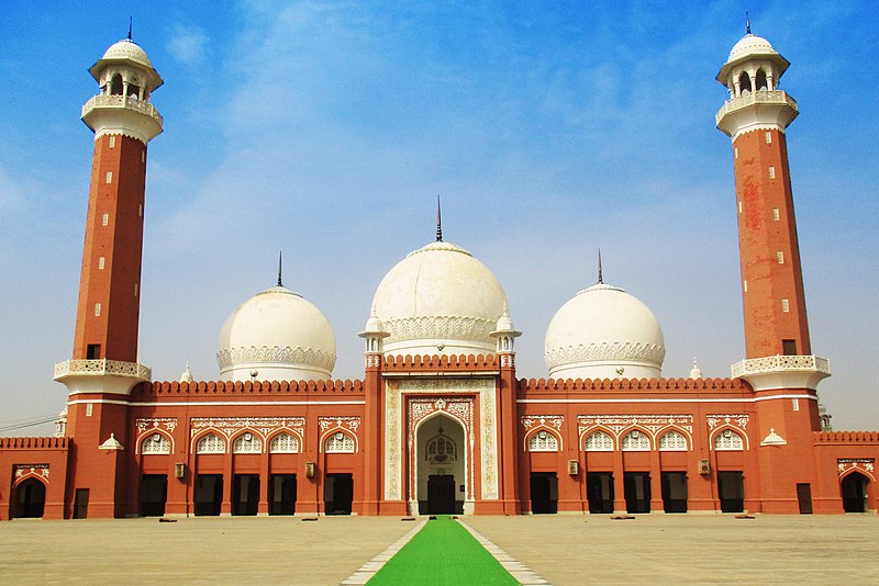 File:Central Mosque (Markai Jamia Masjid), Wah Cantt.jpg