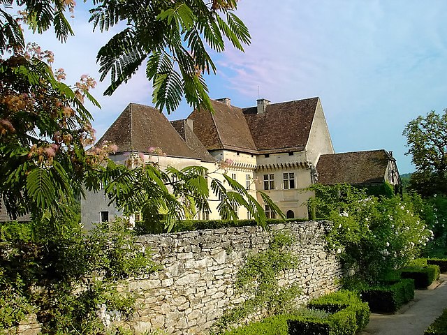 File:Chateau de losse3.jpg