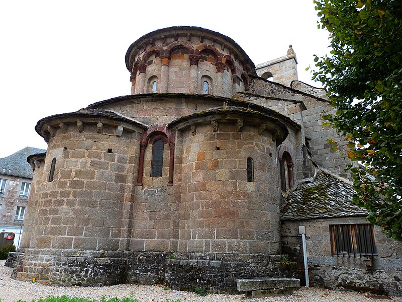 File:Chevet de l'église de Saint-Urcize.jpg