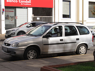 File:Chevrolet Corsa Classic 1.6 GL Sedan 2004 (15732316197).jpg -  Wikimedia Commons