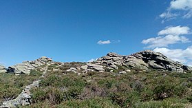 La cerca de piedra separa las localidades de Sonsoto y Trescasas