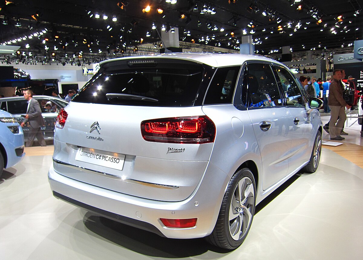 File:2017 Citroen C4 Picasso 1.6 Automatic.jpg - Wikimedia Commons