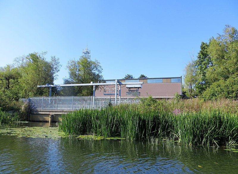 File:Close to Wansford on the River Nene - August 2013 - panoramio.jpg