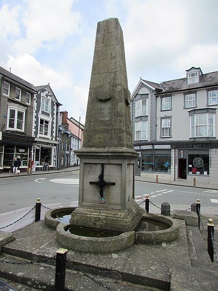 File:Contrasting messages on Harford Fountain, Harford Square, Lampeter - geograph.org.uk - 6178011.jpg