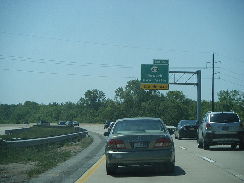 File:DE 1 SB approaching DE 273.JPG