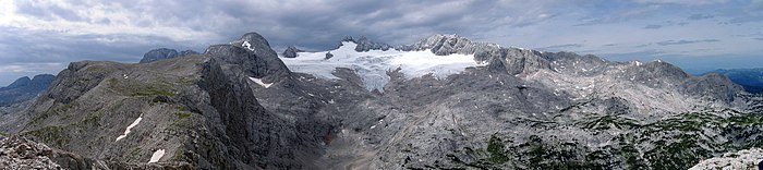 Panorama masivului cu Hoher Dachstein