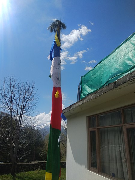 File:Darchog (Mounted Flag) at a residence in Manali.jpg