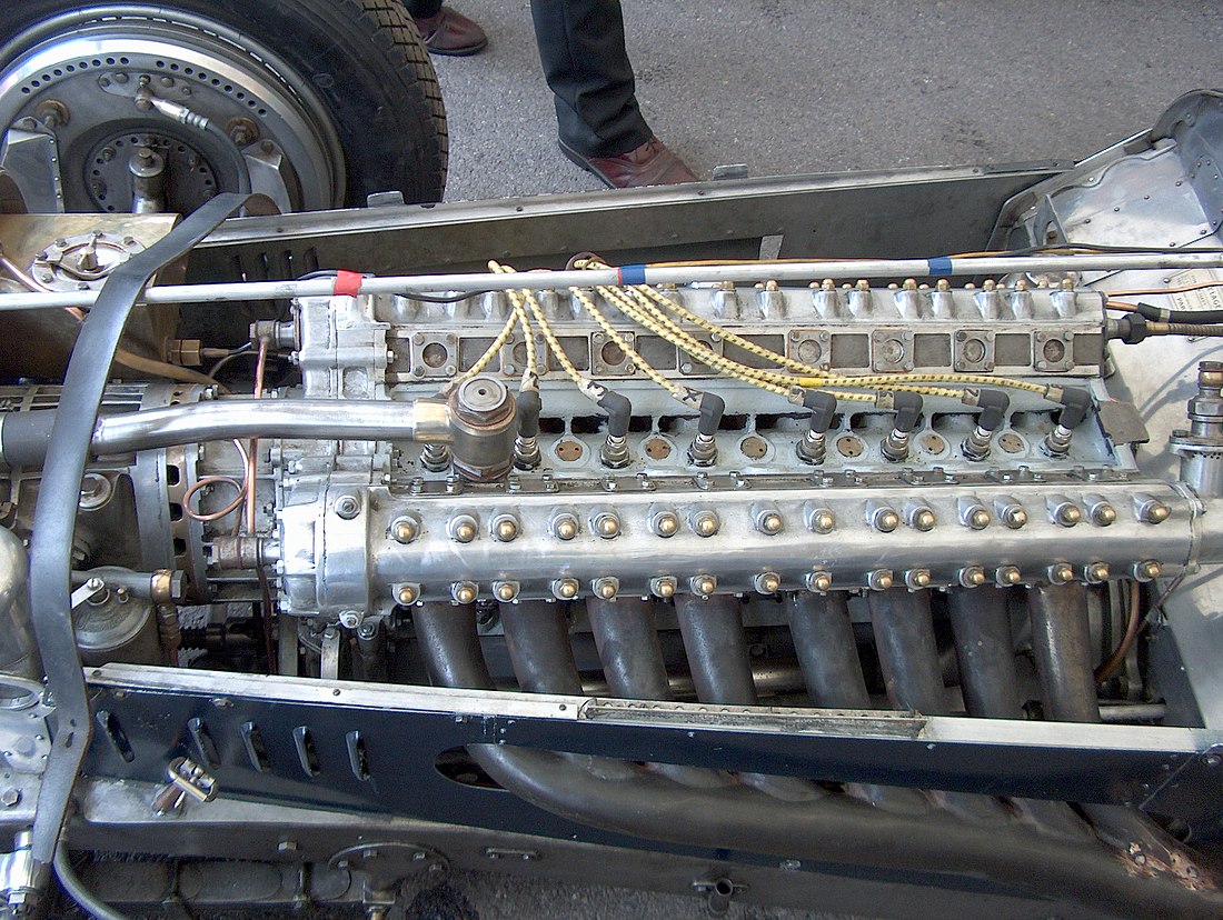 Straight-eight engine