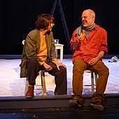 דורון תבורי ונעמי יואלי, בהצגה "פספורט" בבימויה של יעל קרמסקי, 2013