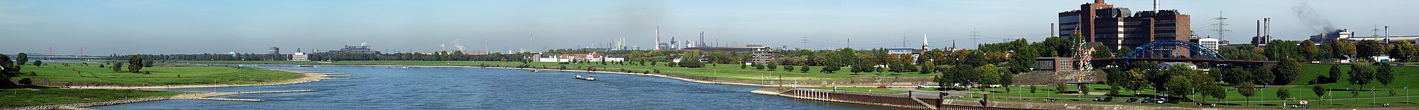 Duisburg-Ruhrort, rechts fabrieken van Thyssen-Krupp