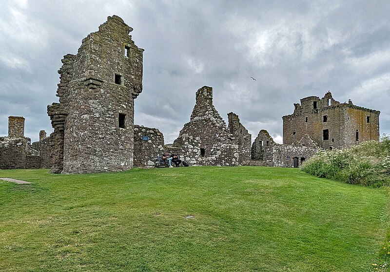 File:Dunnottar Castle 05.jpg