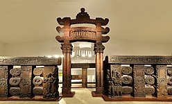భర్హుత్ స్తూపం తూర్పు ప్రవేశద్వారం, గోడ, క్రీ.పూ 2 శతాబ్దం.