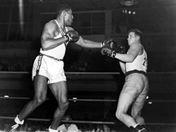 Ed Sanders (vas.) ja Ingemar Johansson kesäolympialaisissa 1952.