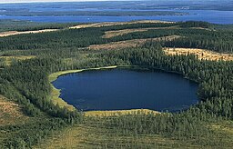 Edsåstjärnen med Edsåsberget och Näkten. Fotot är taget i september 1996.