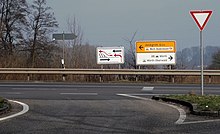 An unusual left-turn merging lane in Germany, explained with signage Einfadelspur-in-Fahrbahnmitte.jpg