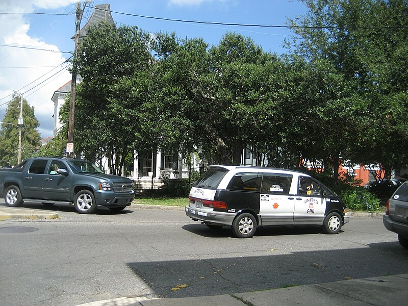 File:Esplanade Ave FQ Sept O9 Taxi.JPG