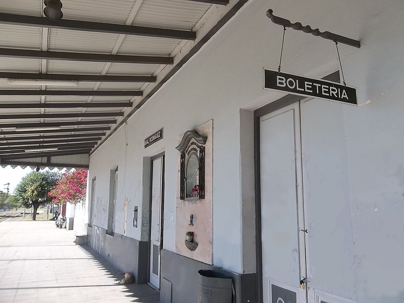 File:Estación de General Rodríguez.JPG