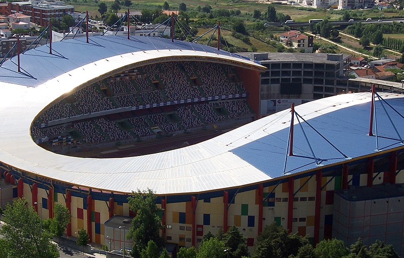 File:Estadio de fútbol do Leiria, Portugal (5136418823).jpg